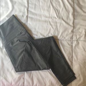 FINAL MARKDOWN- Onzie reptilian print leggings CR